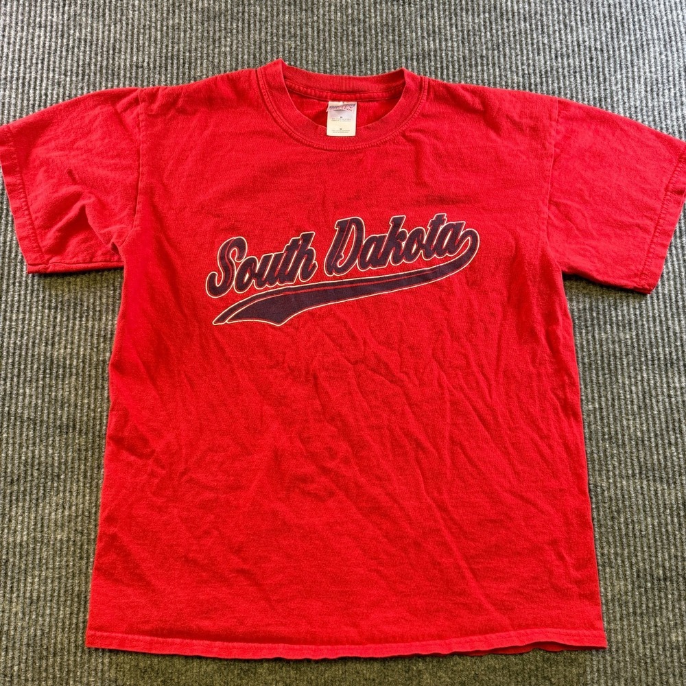 Gildan South Dakota T Shirt Mens M Red Heavy Cotton Graphic Tee USA